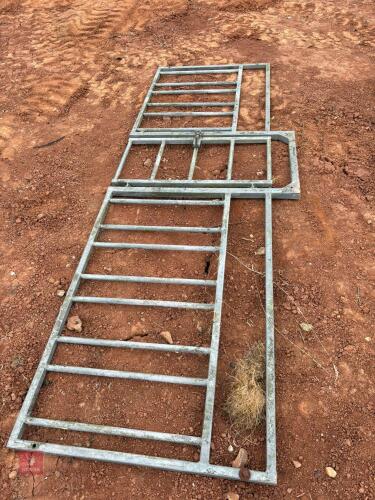 CALF BARRIER WITH INTERNAL GATE