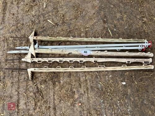 6 PLASTIC ELECTRIC FENCE STAKES (46)