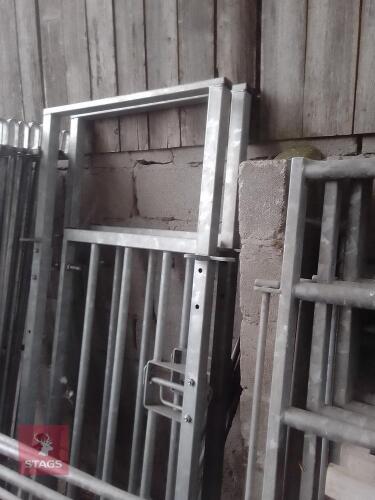 2 RACE GATES & 2X 10'X5' RACE SIDE GATES