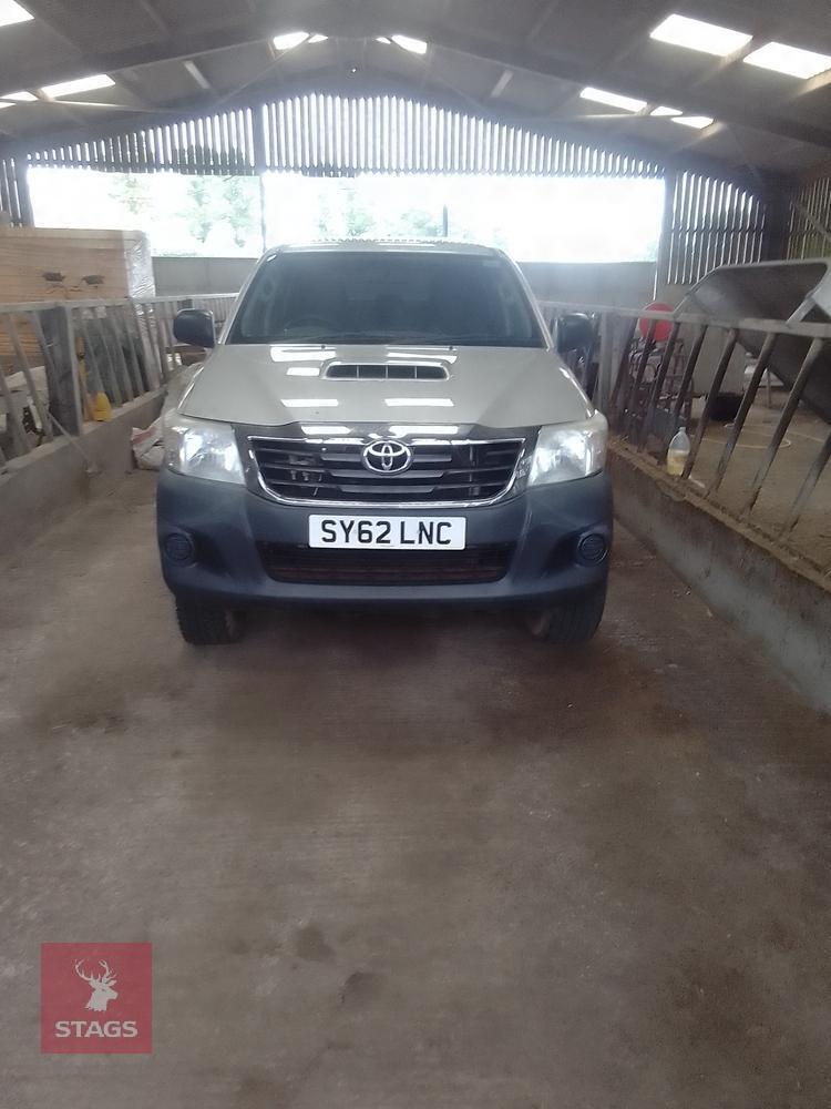 2012 TOYOTA HILUX 4WD PICK UP (S/R)