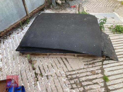 12 RUBBER MATS