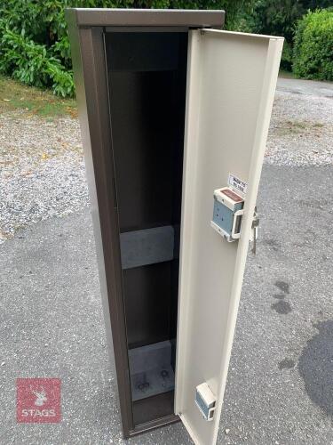 4 GUN CABINET