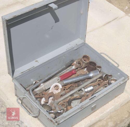 METAL BOX WITH OLD TOOLS