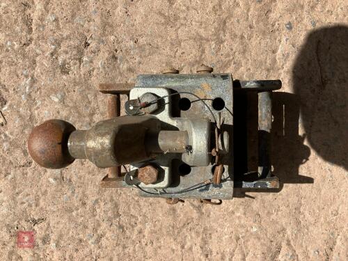 BALL HITCH & MOUNTING PLATE