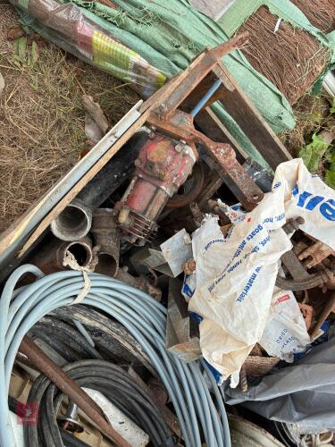 STILLAGE OF VARIOUS ITEMS (22)