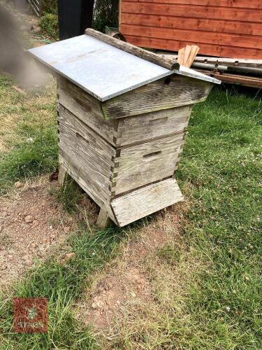 LANGSTROTH BEE HIVE