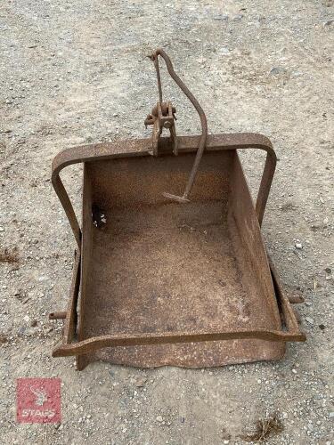 FERGUSON EARTH SCOOP