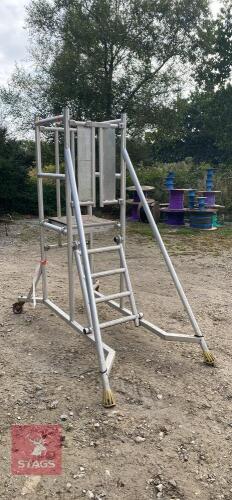 PODIUM STEPS