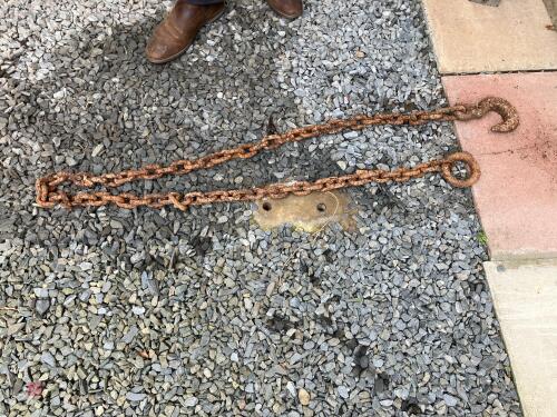 APPROX 8' TOW CHAIN