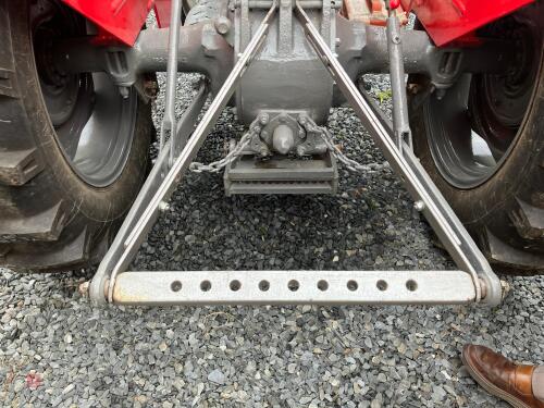 MF 9 HOLE DRAWBAR & 2 STABILISER