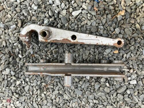 MF165 CLEVIS HITCH & CARRIER