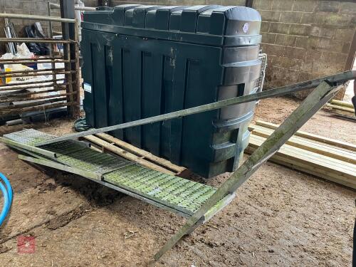 9' METAL DEXION STYLE SHELVING (65)