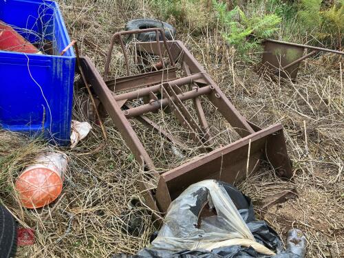 QUICKE LOADER AND BRACKETS