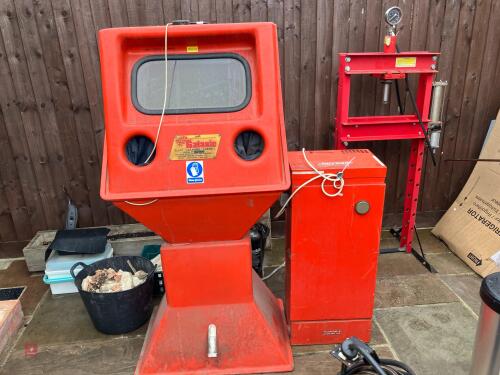 GUYSON GALAXIE SAND BLAST CABINET & TANK