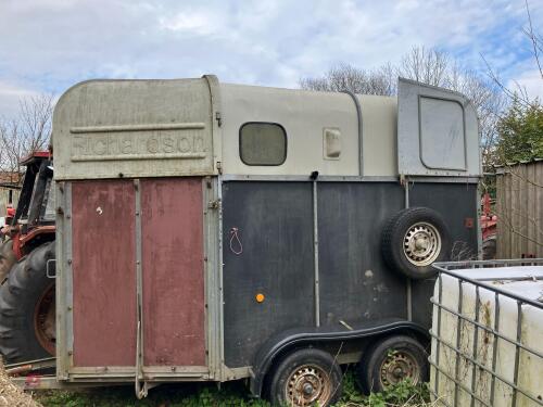 RICHARDSON TWIN AXLE HORSE TRAILER
