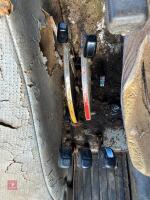 1990 MASSEY FERGUSON 390 4WD TRACTOR - 44