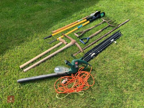 SELECTION OF GARDEN TOOLS