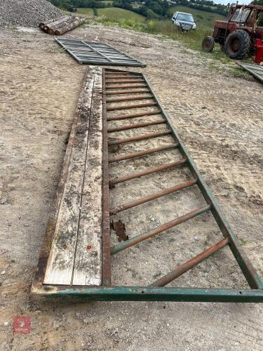 20' PAINTED FEED BARRIER