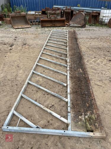 20' GALVANISED FEED BARRIER
