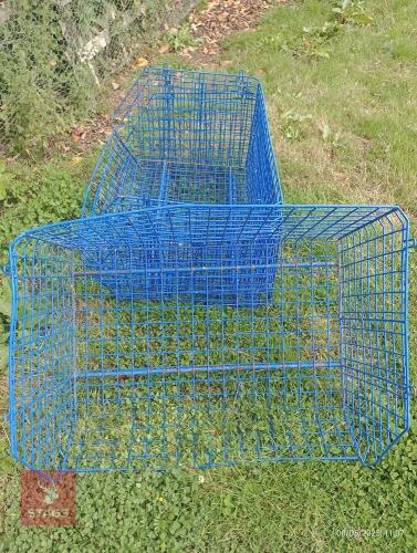 METAL HAY FEEDERS