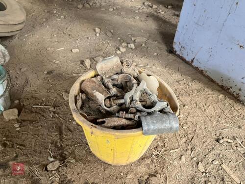 BUCKET OF SCAFFOLD CLIPS