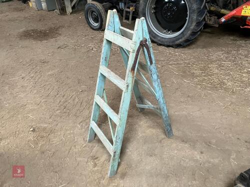 WOODEN STEP LADDER