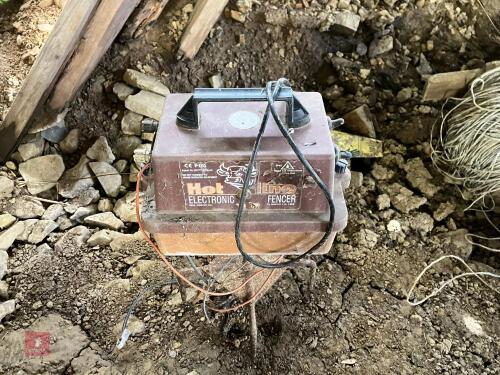 HOTLINE P150 ELECTRIC FENCER UNIT