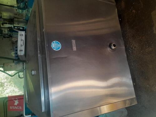 1900 LITRE ALFA BULK MILK TANK