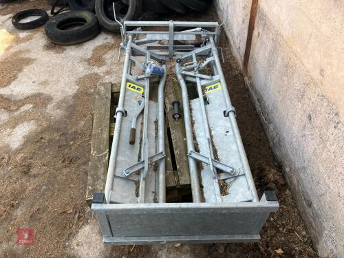 IAE GALVANISED AUTO-LOCKING HEAD YOKE