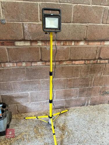 240V EXTENDABLE WORK LIGHT