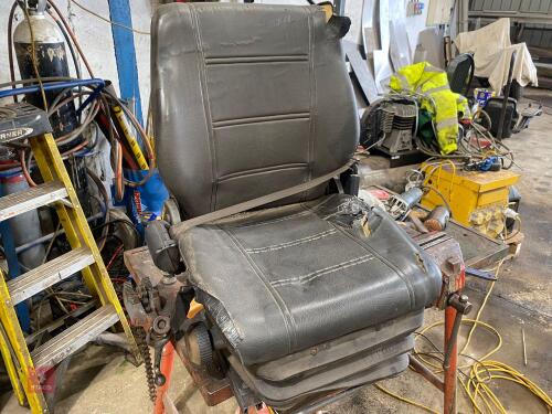 MACHINE SPRUNG SEAT