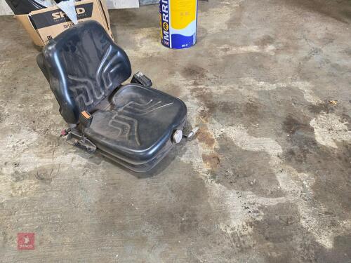 MACHINE SEAT