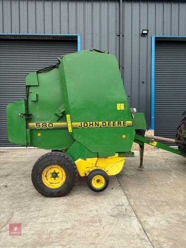 2001 JOHN DEERE 580 ROUND BALER