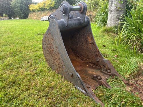18'' DIGGER BUCKET TO FIT TAKEUCHI DIGGER