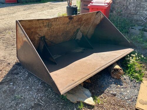 7' HIGH CAPACITY EURO 8 BRACKETS BUCKET
