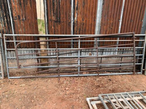 3 METAL GATES