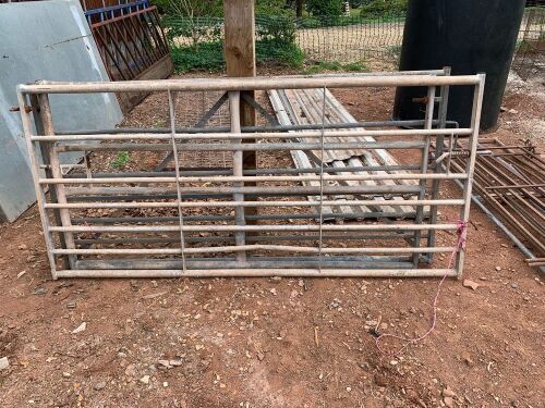 3 METAL GATES