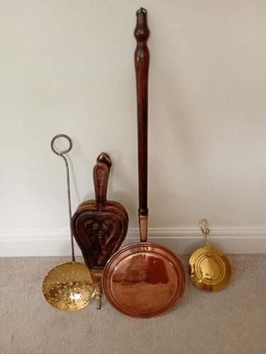 SELECTION OF BRASS ITEMS