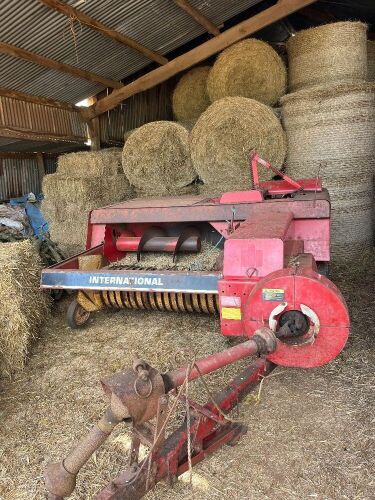 INTERNATIONAL 435 BALER