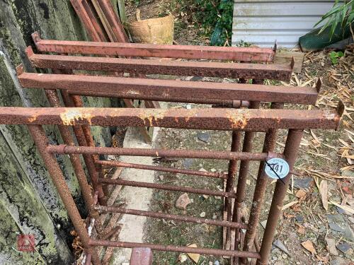 4 BUILDERS TRESTLES