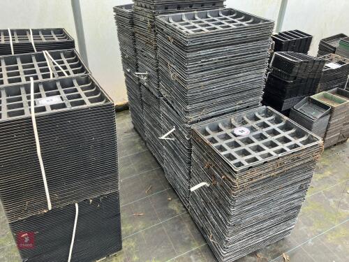 LARGE QTY OF CT7-30 POT TRAYS