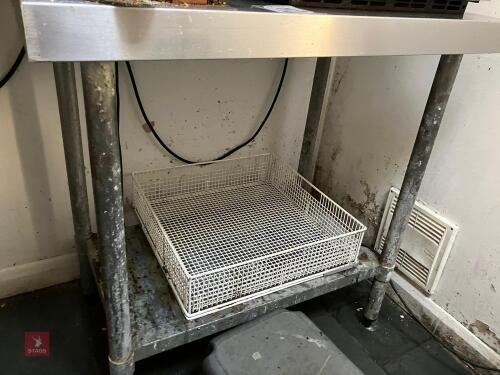 STAINLESS STEEL KITCHEN WORKTOP