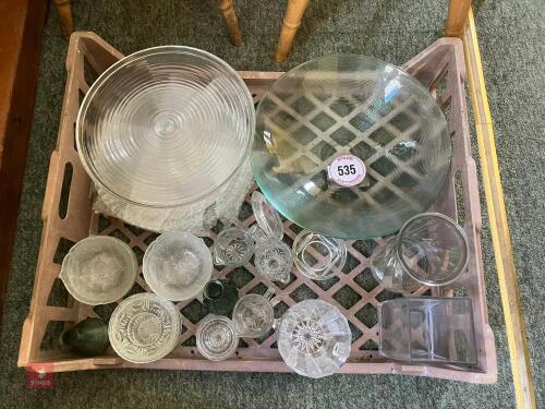 TRAY OF GLASSWARE