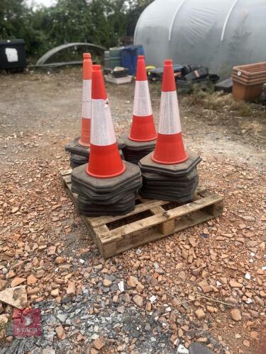 10 TRAFFIC CONES