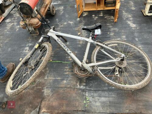 GIANT BIKE