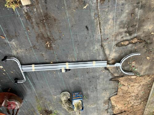 CLOTHES RAIL