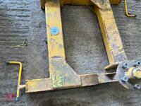 2 X WIND DOWN AXLE STUBS - 4
