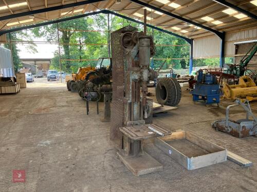 INDUSTRIAL PILLAR DRILL
