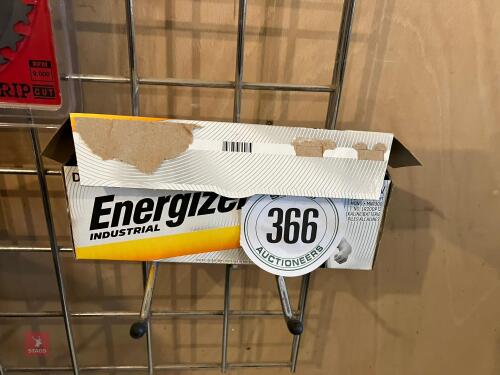 12 ENERGISER D12 BATTERIES