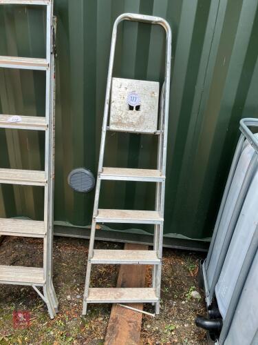 ALUMINIUM STEP LADDER